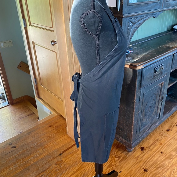 Black Tree Apron LIMITED EDITION - Picture 3 of 4